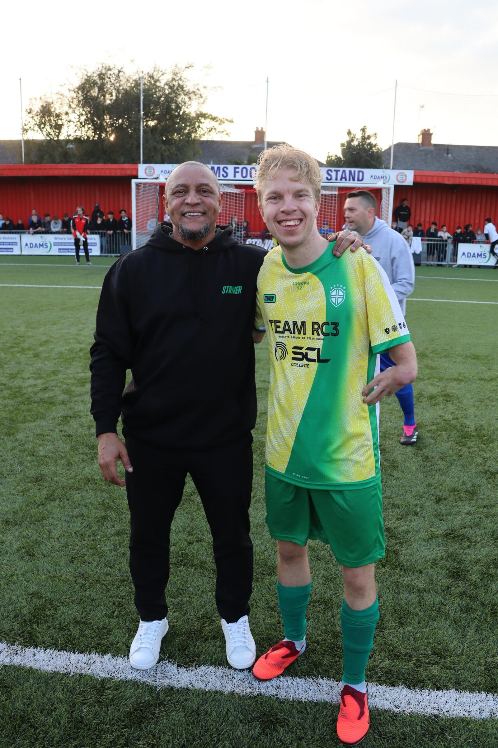 Dennis Gerkes met Roberto Carlos